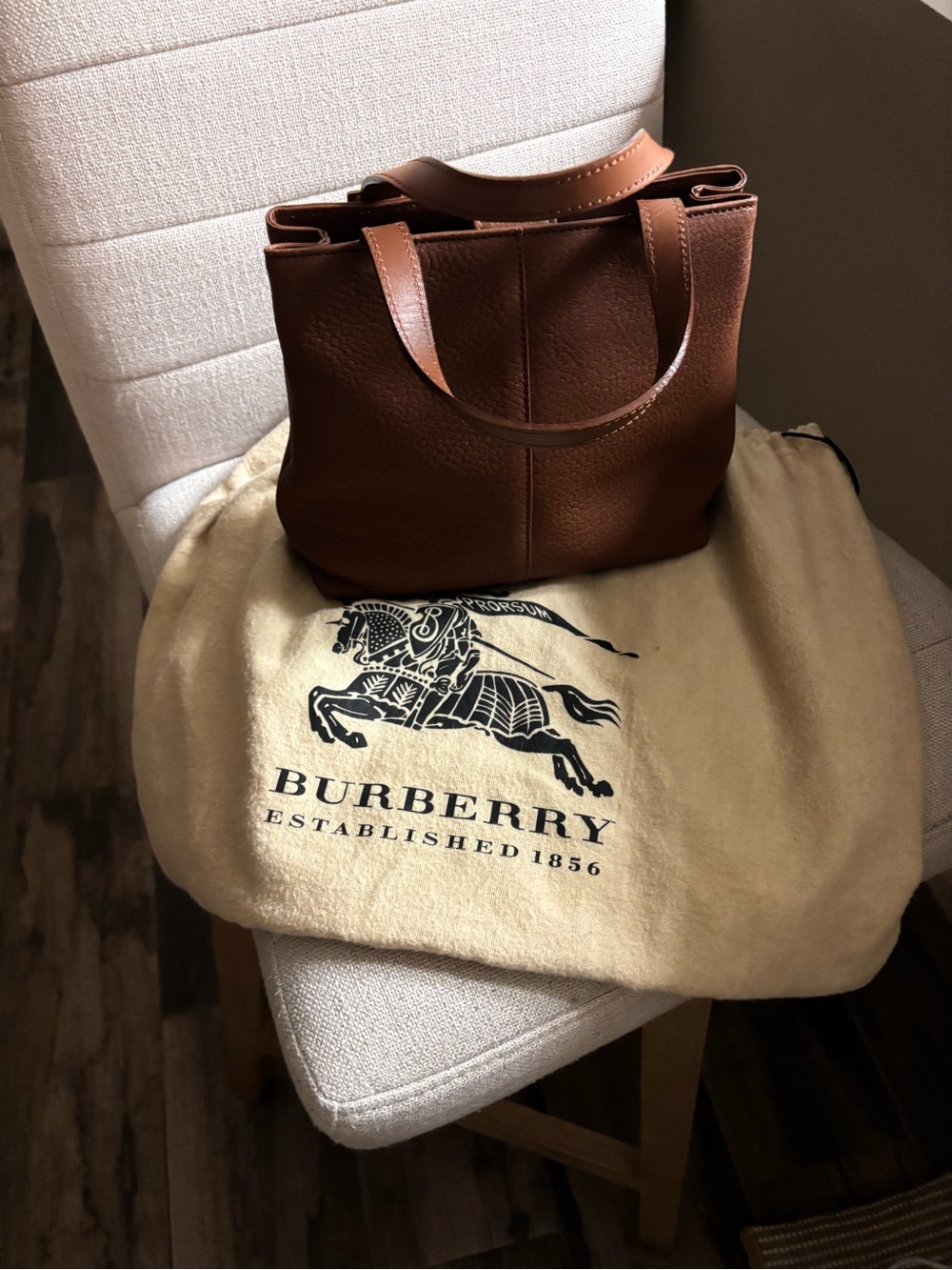 Compact vintage Burberrys Brown Leather Top-Handle bag with Gold Hardware - Picture 2 of 15